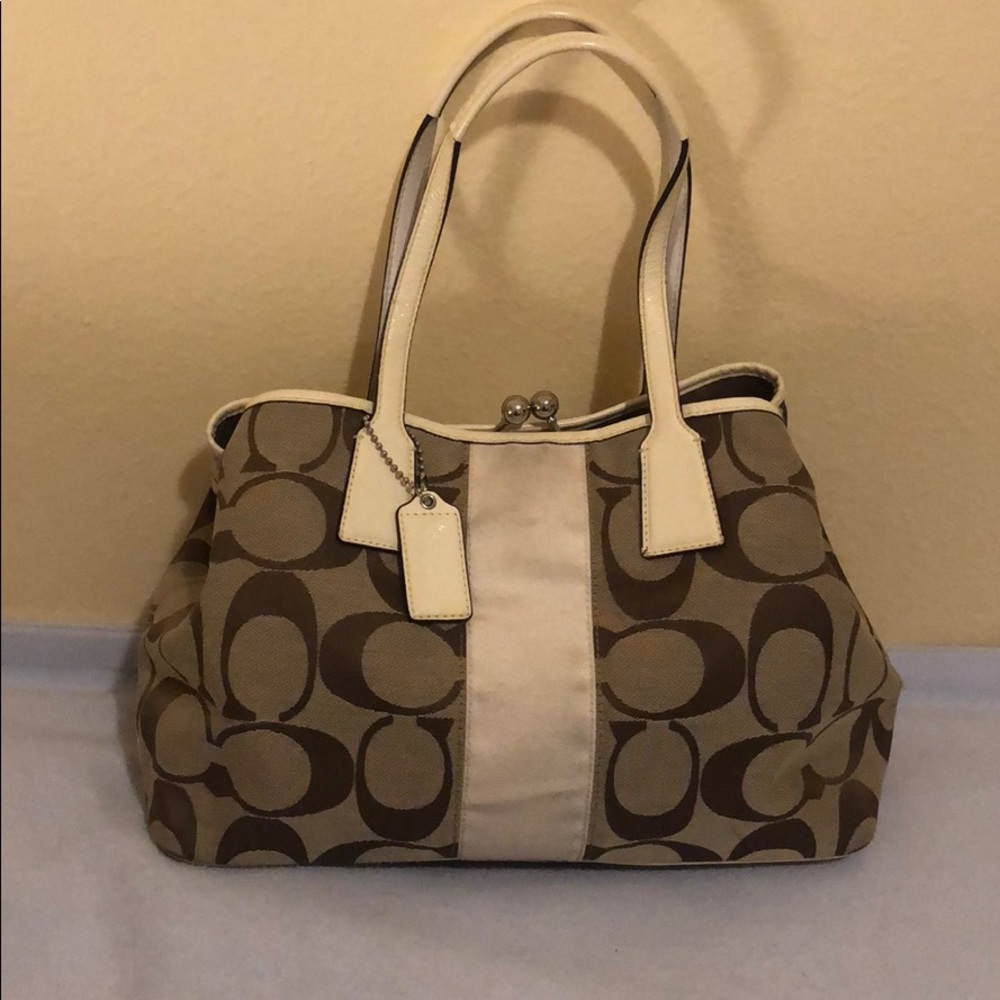 Versatile Coach Shoulder Bag
